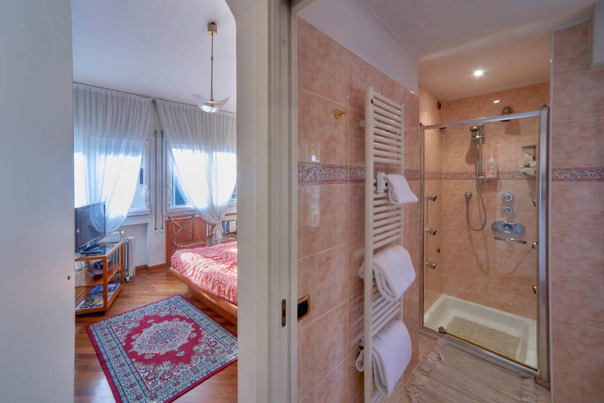 Bed and Breakfast Tosca House 2 Varenna Esterno foto
