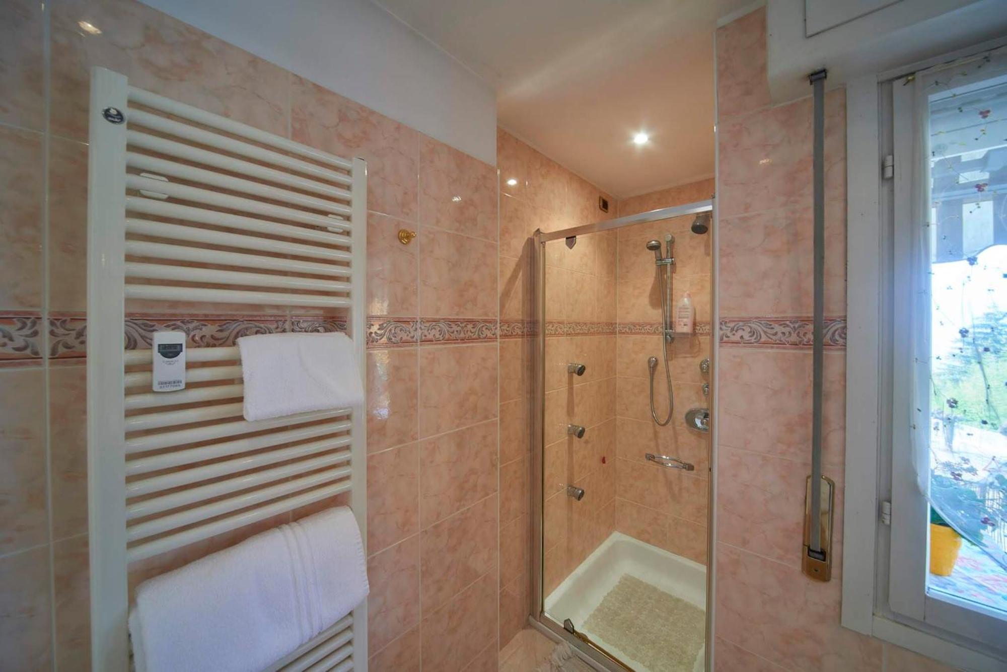 Bed and Breakfast Tosca House 2 Varenna Esterno foto