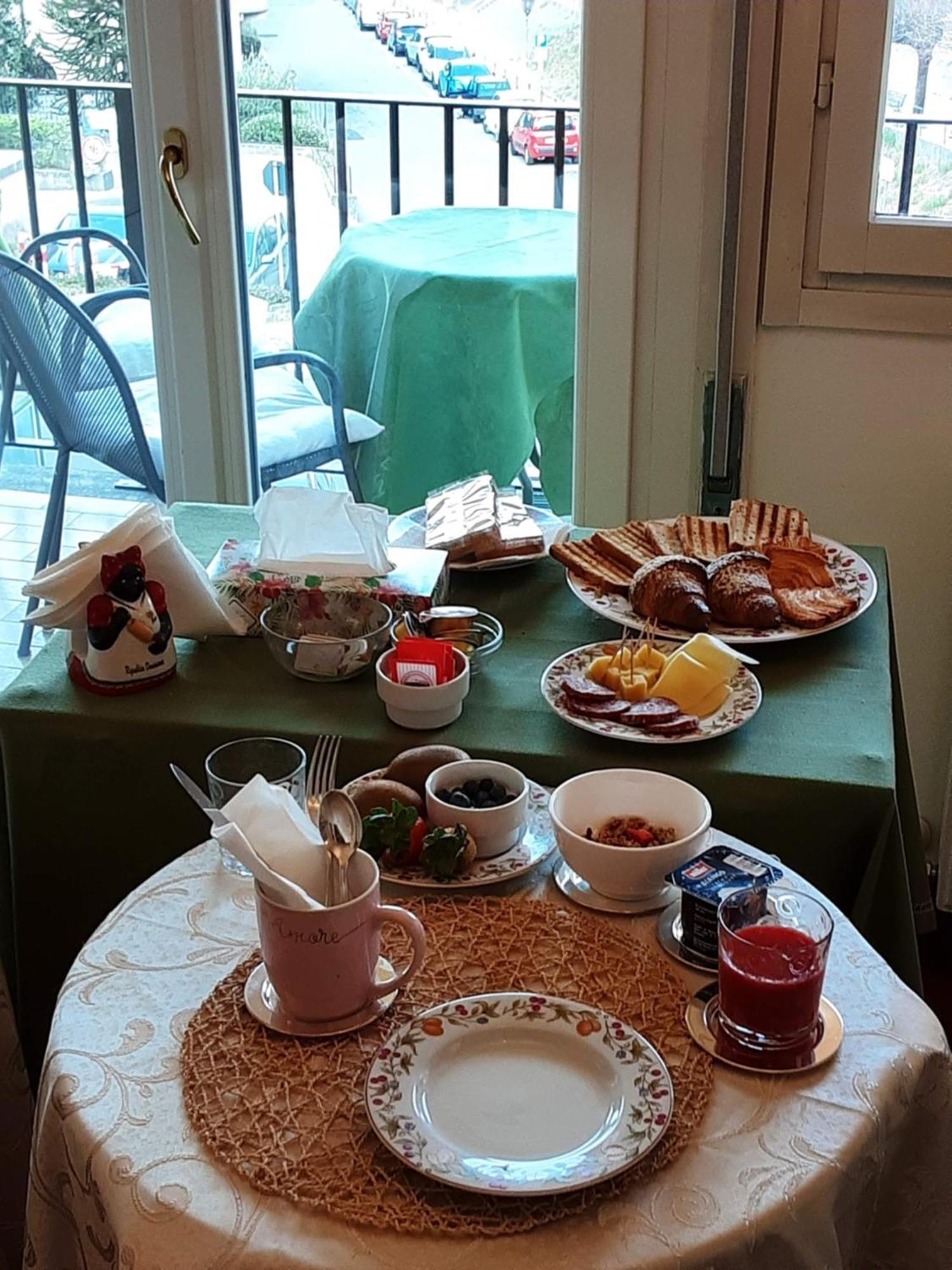 Bed and Breakfast Tosca House 2 Varenna Esterno foto